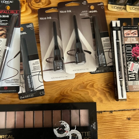 Drugstore Makeup Wholesale lot of 42 - Picture 9 of 11